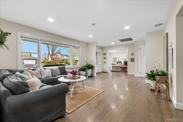 11 Beaver Drive, Bayville, NY 11709