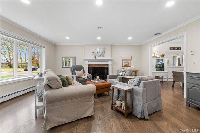 11 Beaver Drive, Bayville, NY 11709