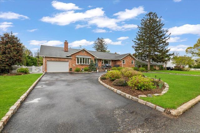 11 Beaver Drive, Bayville, NY 11709