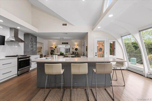 11 Beaver Drive, Bayville, NY 11709