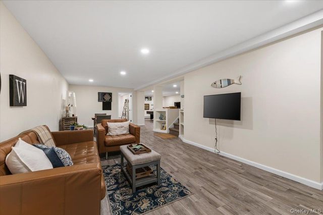 11 Beaver Drive, Bayville, NY 11709