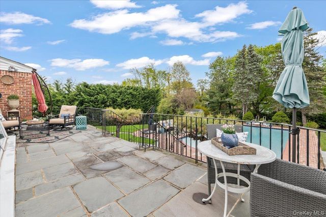 11 Beaver Drive, Bayville, NY 11709