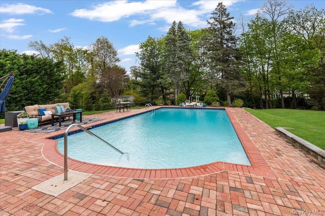 11 Beaver Drive, Bayville, NY 11709