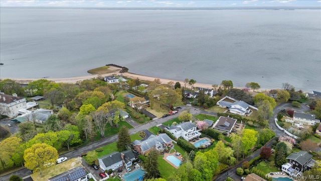 11 Beaver Drive, Bayville, NY 11709