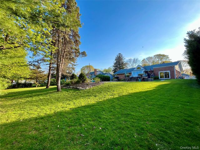 11 Beaver Drive, Bayville, NY 11709