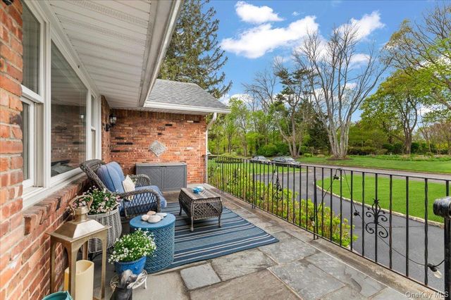 11 Beaver Drive, Bayville, NY 11709