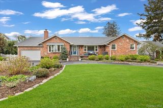 11 Beaver Drive, Bayville, NY 11709