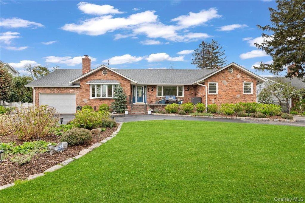 11 Beaver Drive, Bayville, NY 11709