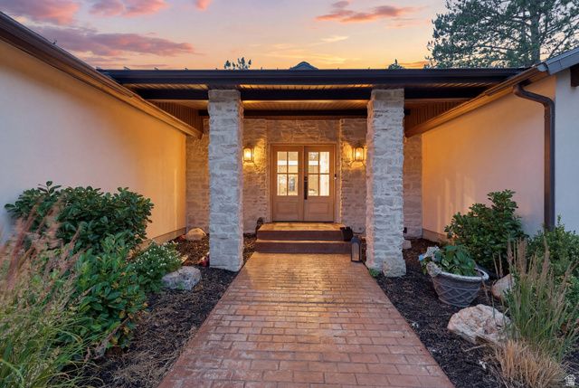 2651 E HIAWATHA CIR, Salt Lake City, UT 84108