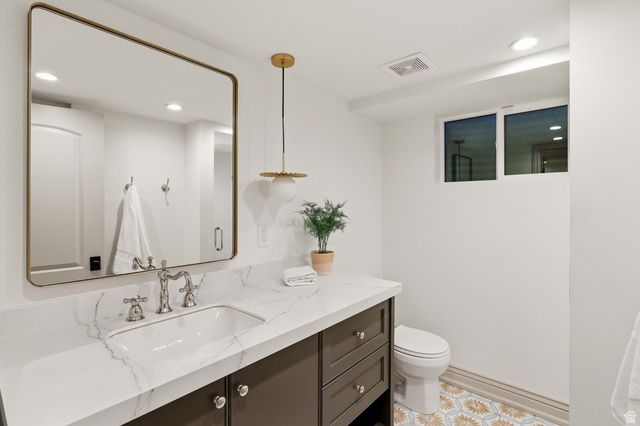 2651 E HIAWATHA CIR, Salt Lake City, UT 84108