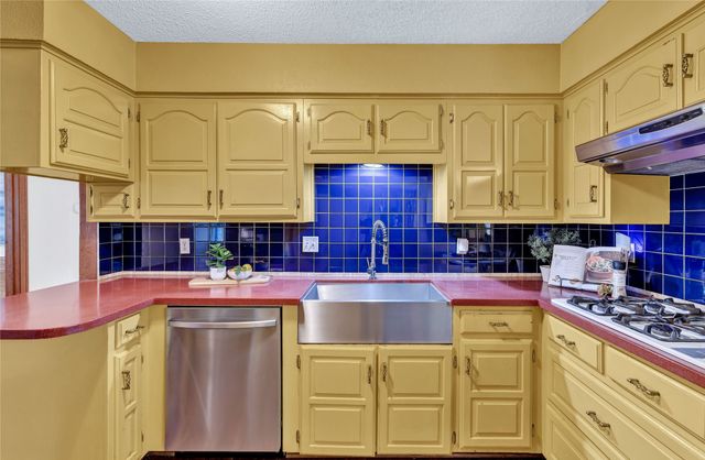 1104 Mayleaf Drive, Irving, TX 75060