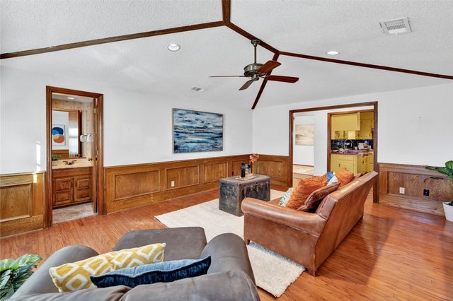 1104 Mayleaf Drive, Irving, TX 75060