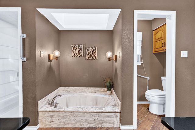 1104 Mayleaf Drive, Irving, TX 75060