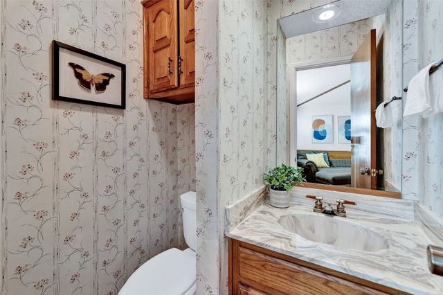 1104 Mayleaf Drive, Irving, TX 75060