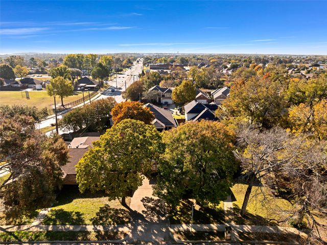 1104 Mayleaf Drive, Irving, TX 75060