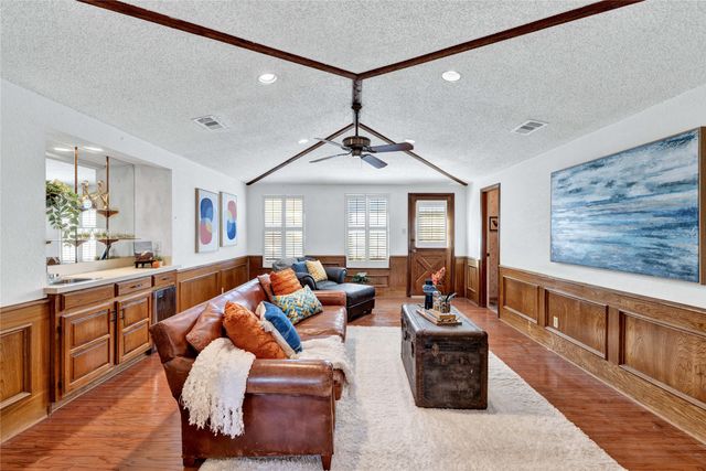 1104 Mayleaf Drive, Irving, TX 75060