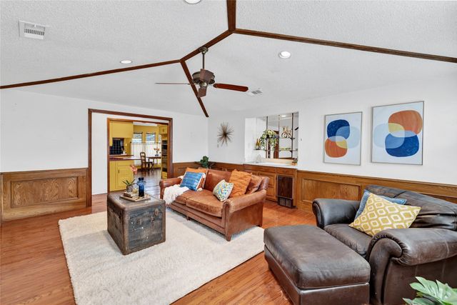 1104 Mayleaf Drive, Irving, TX 75060