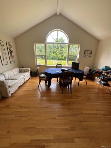 36 Greentree Lane, Milton, NY 12547