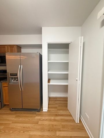 2080 Sutherland Place, Hoffman Estates, IL 60169