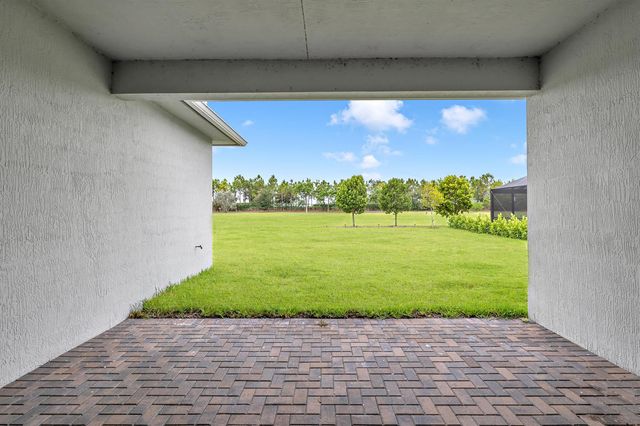 686 Hookline Circle, Loxahatchee, FL 33470