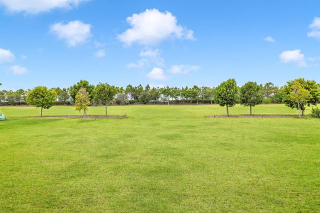 686 Hookline Circle, Loxahatchee, FL 33470