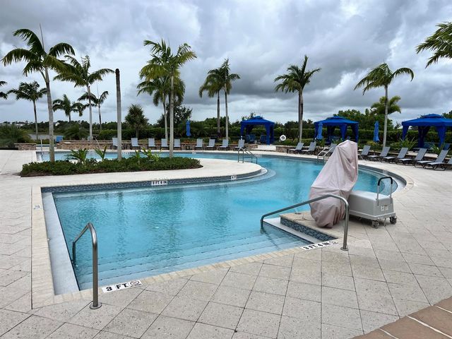 686 Hookline Circle, Loxahatchee, FL 33470