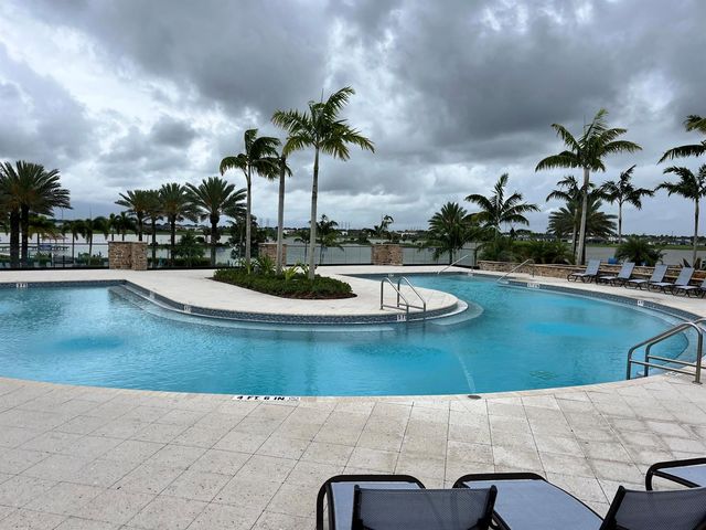 686 Hookline Circle, Loxahatchee, FL 33470