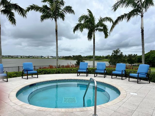 686 Hookline Circle, Loxahatchee, FL 33470