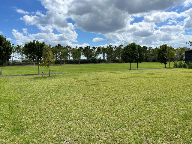 686 Hookline Circle, Loxahatchee, FL 33470