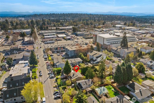 917 N 100th Street, Seattle, WA 98133
