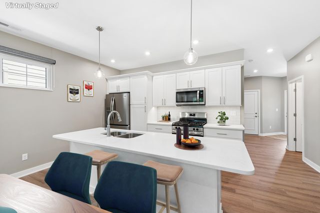 1933 W Woodglen Circle, Valparaiso, IN 46383