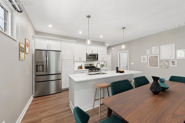 1933 W Woodglen Circle, Valparaiso, IN 46383