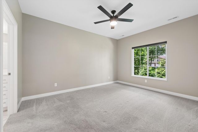 1933 W Woodglen Circle, Valparaiso, IN 46383