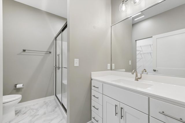 1933 W Woodglen Circle, Valparaiso, IN 46383