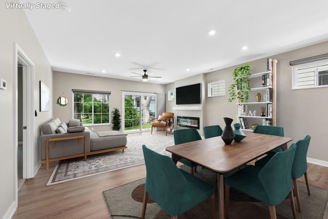 1933 W Woodglen Circle, Valparaiso, IN 46383