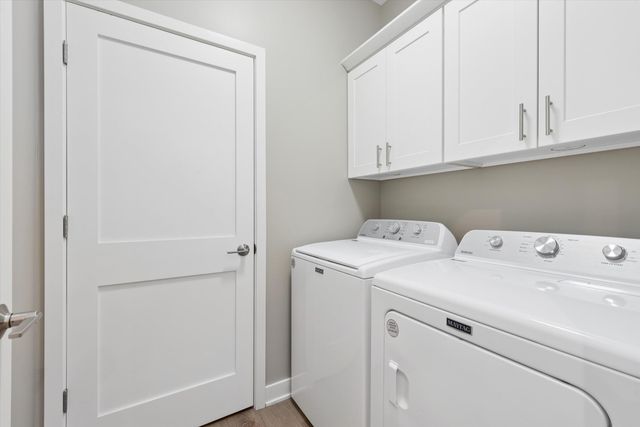 1933 W Woodglen Circle, Valparaiso, IN 46383