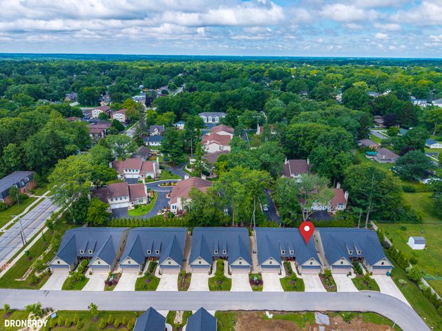 1933 W Woodglen Circle, Valparaiso, IN 46383