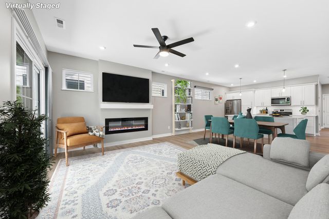 1933 W Woodglen Circle, Valparaiso, IN 46383