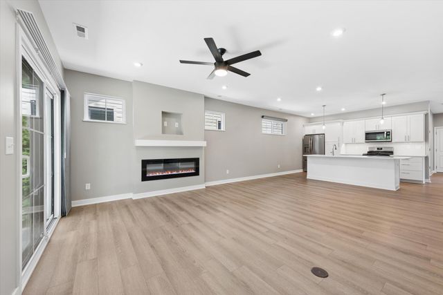 1933 W Woodglen Circle, Valparaiso, IN 46383