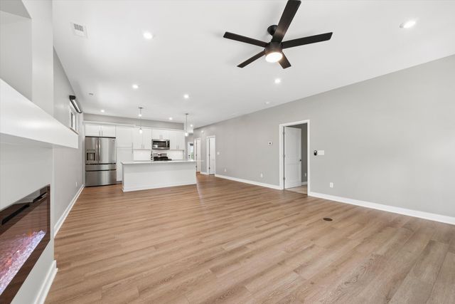 1933 W Woodglen Circle, Valparaiso, IN 46383