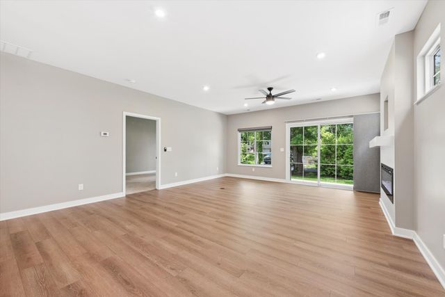 1933 W Woodglen Circle, Valparaiso, IN 46383