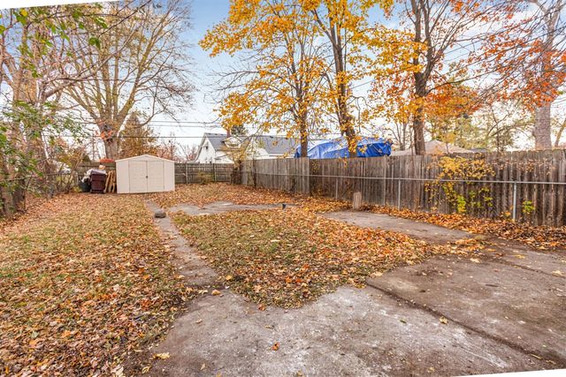 7335 Wiegand Boulevard, Center Line, MI 48015