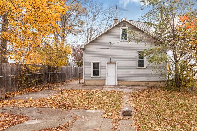 7335 Wiegand Boulevard, Center Line, MI 48015