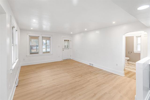 7335 Wiegand Boulevard, Center Line, MI 48015