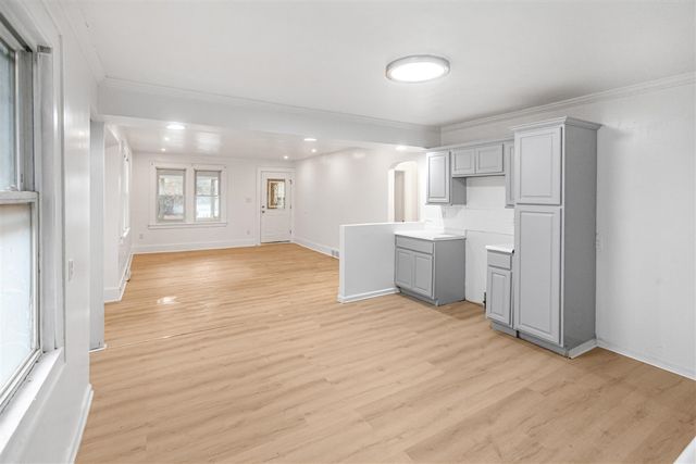 7335 Wiegand Boulevard, Center Line, MI 48015