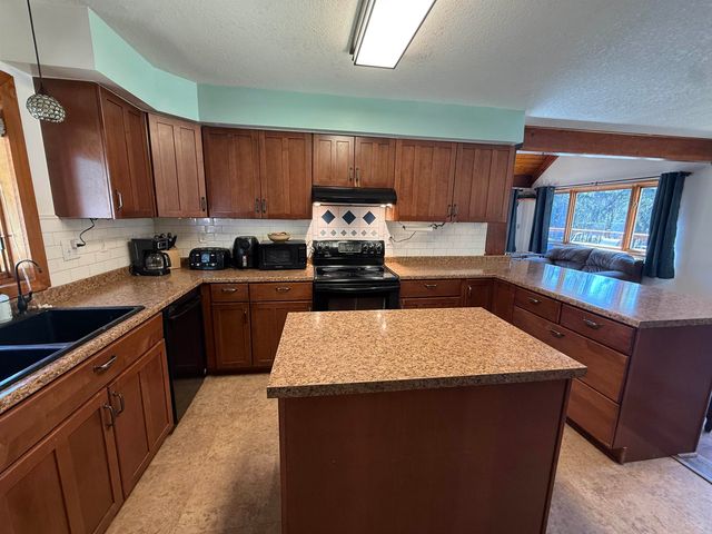 906 BORDA STREET, North Pole, AK 99705