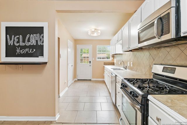 189 National, Universal City, TX 78148