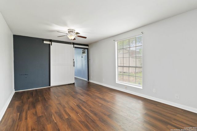 189 National, Universal City, TX 78148