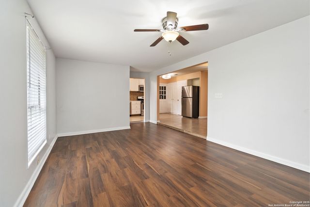 189 National, Universal City, TX 78148