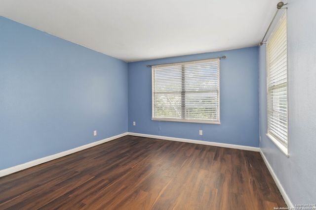 189 National, Universal City, TX 78148